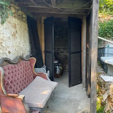 Cozy Duplex With Private Garden Apartment *